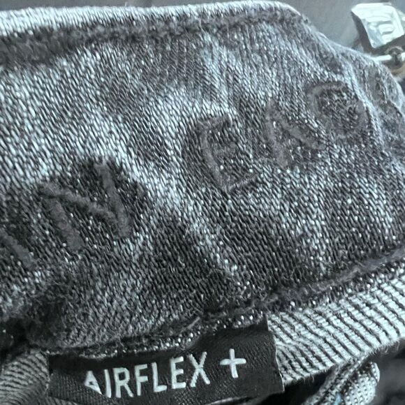 AE AirFlex+ Patched Slim Jean Destroyed Black
28 x 28 - Picture 10 of 10